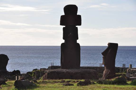 As ruínas de Tahai, a 15 minutos de caminhada de Hanga Roa, a única cidade de Rapa Nui (ou Ilha de Páscoa), no Oceano Pacífico